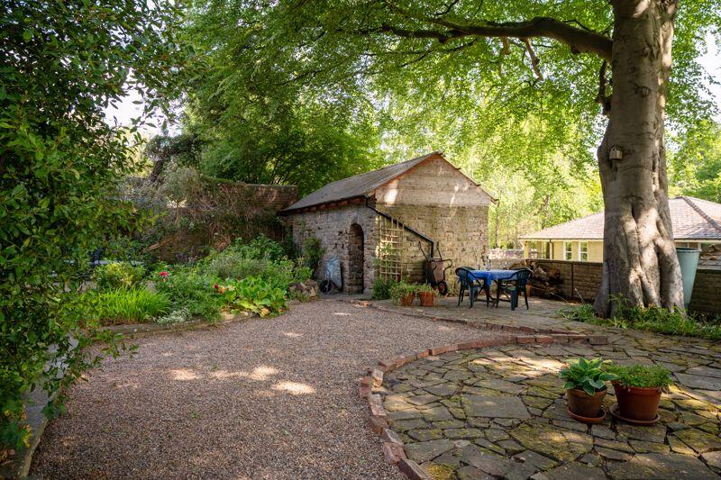 Garden &amp; Outbuilding 