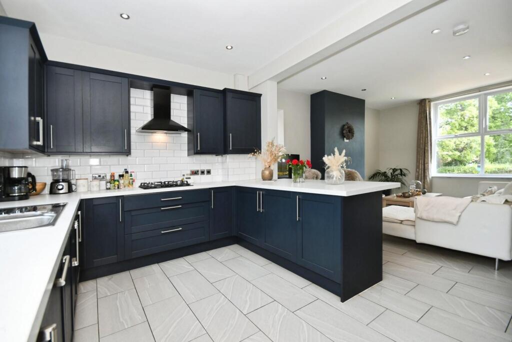 KITCHEN 03.jpg