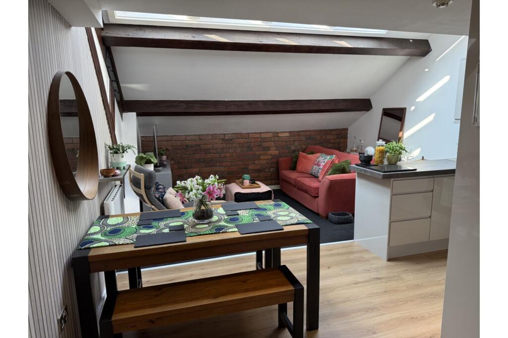Lounge / Kitchen