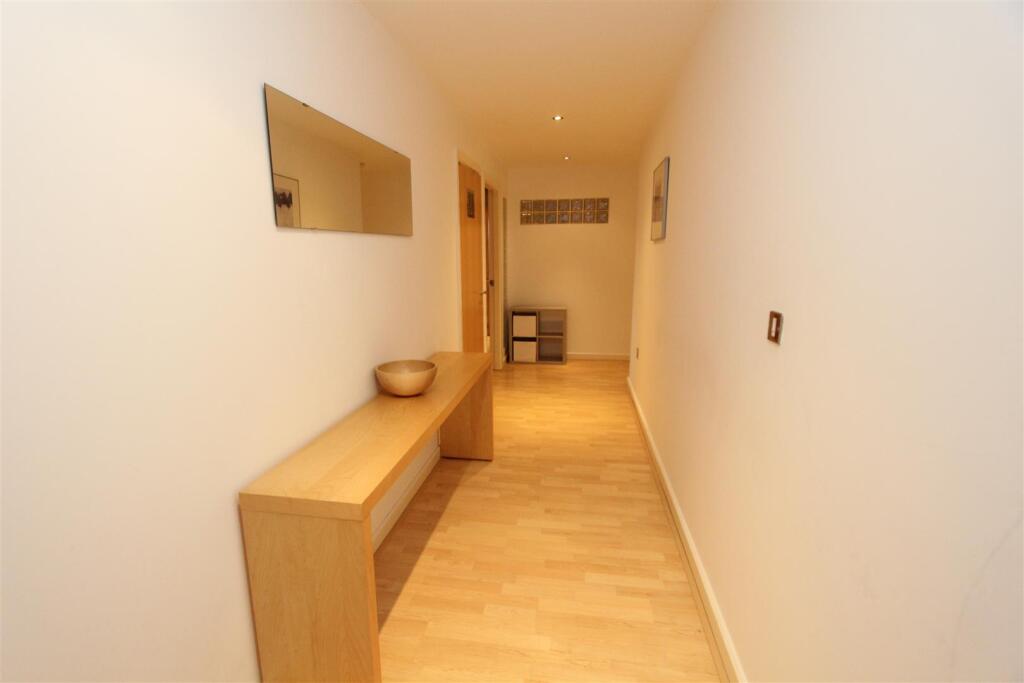 Hallway.JPG
