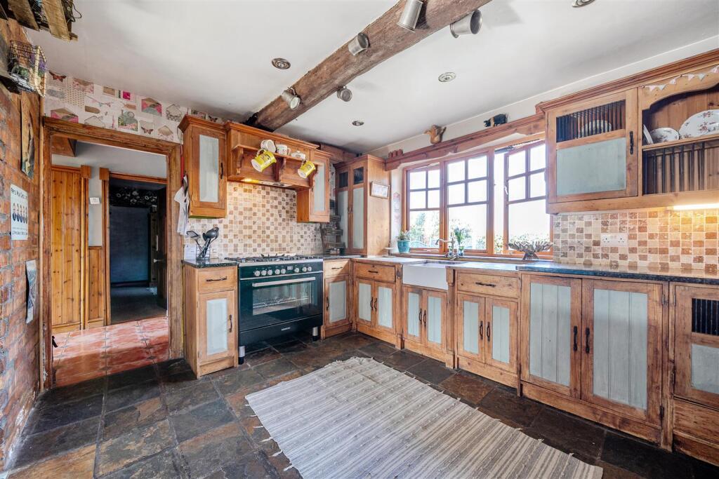 13 Carts Lane, Grendon