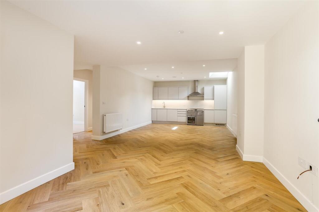 1469541018 - Campbell House, High Steet, KT1717.jp