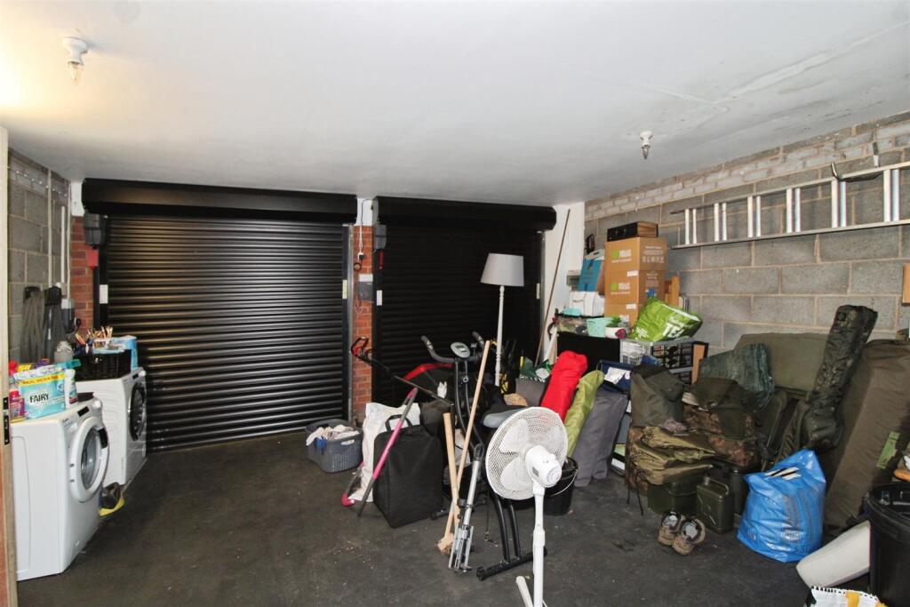 DOUBLE GARAGE &amp; DRIVEWAY