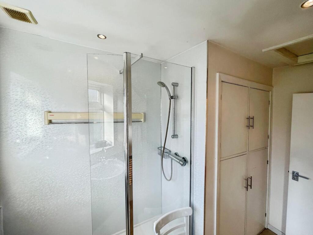 e6287410--4DF0-8AFC-014926F6035E-20392-000002CF471