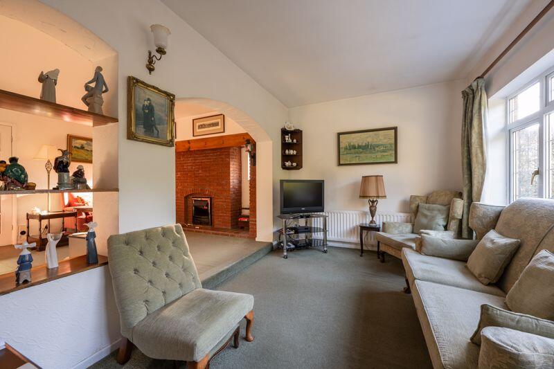 LOUNGE (REAR) (5)