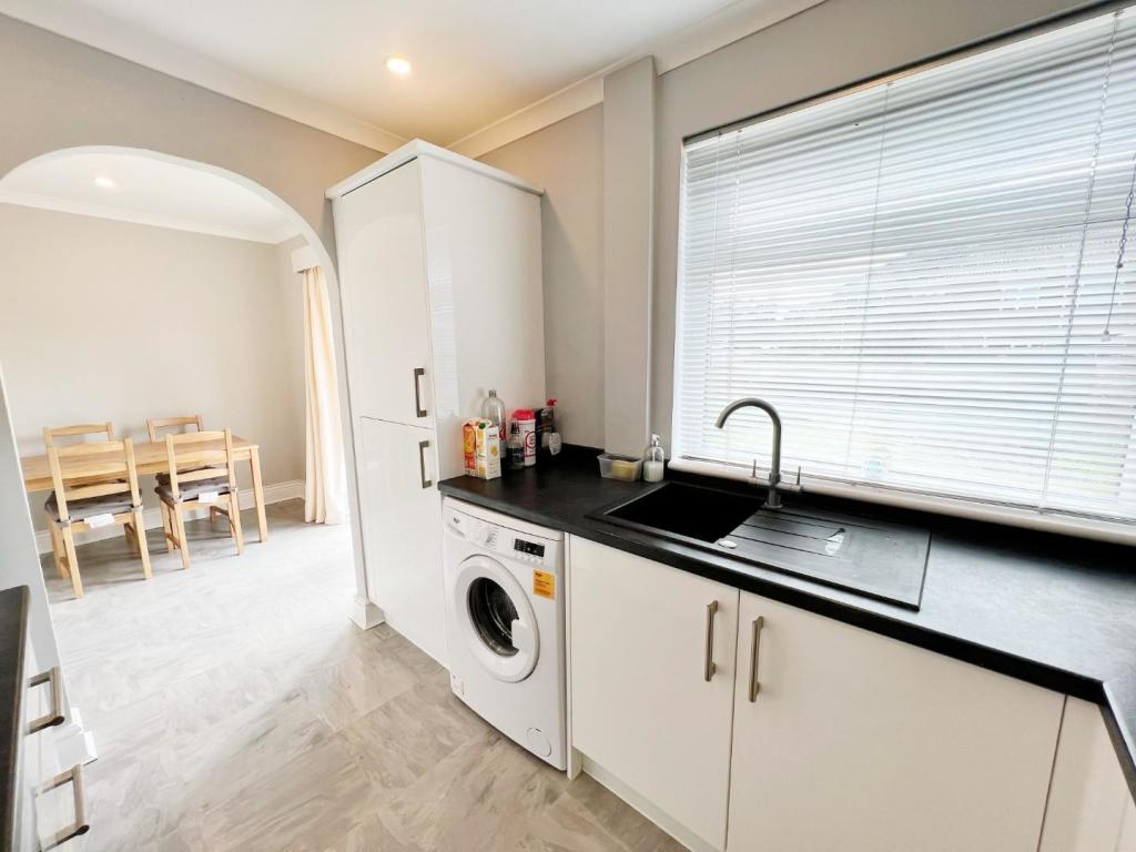 Kitchen 4.jpg