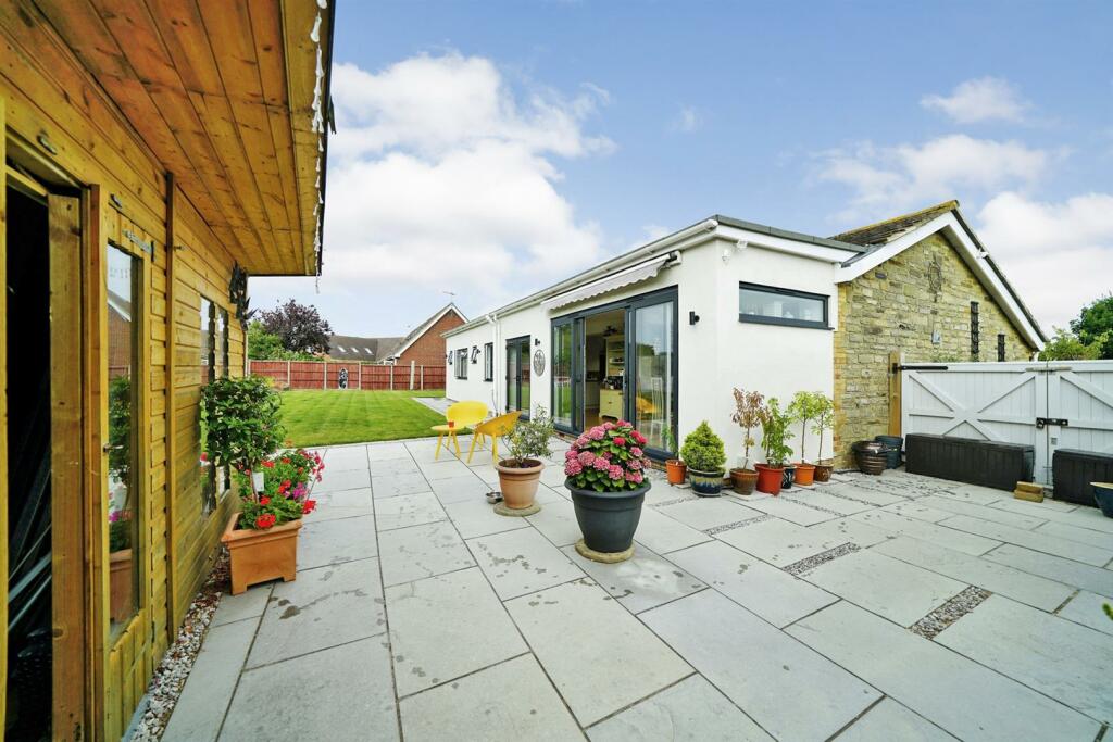 Rear garden 2.jpg
