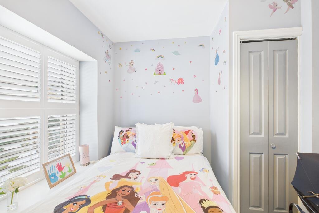 CAM04201G0-PR0125-STILL008