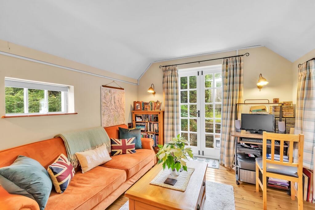 Sitting Room/Bedroom 3