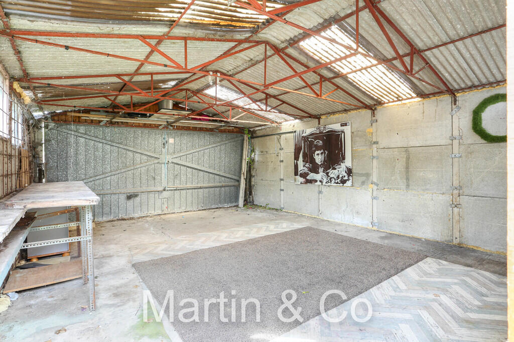 1494137015 - 77 C...