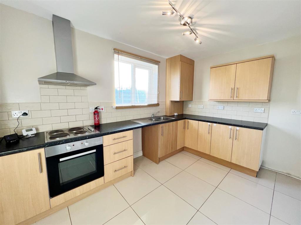 Kitchen pic 1.jpg