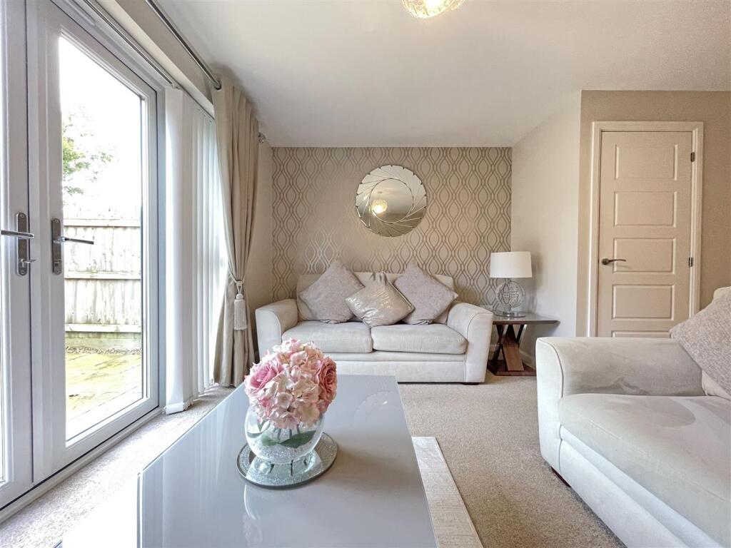 Spindle Crescent 91 - Living Room Two.jpg