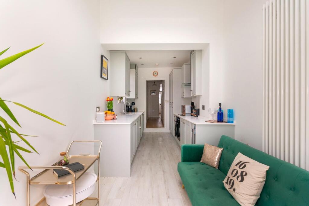 1G5SBR - Kitchen B.jpg