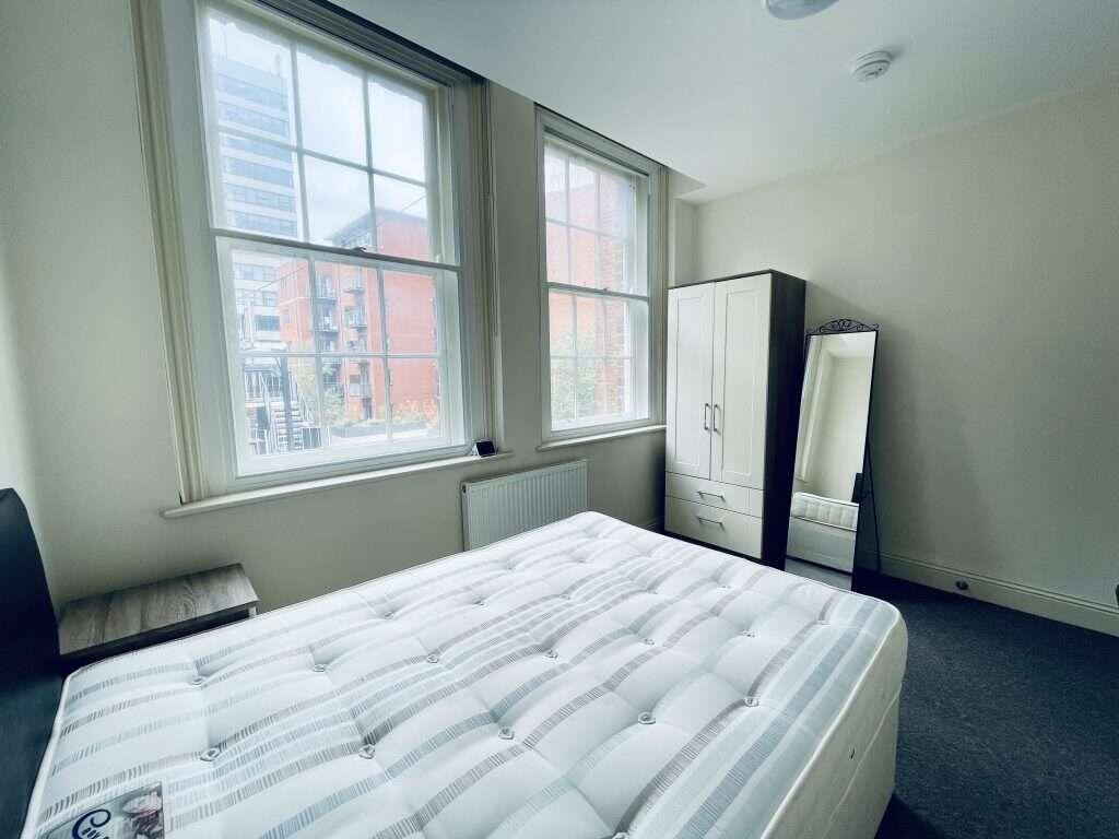 Flat_2_8_St_James_Row