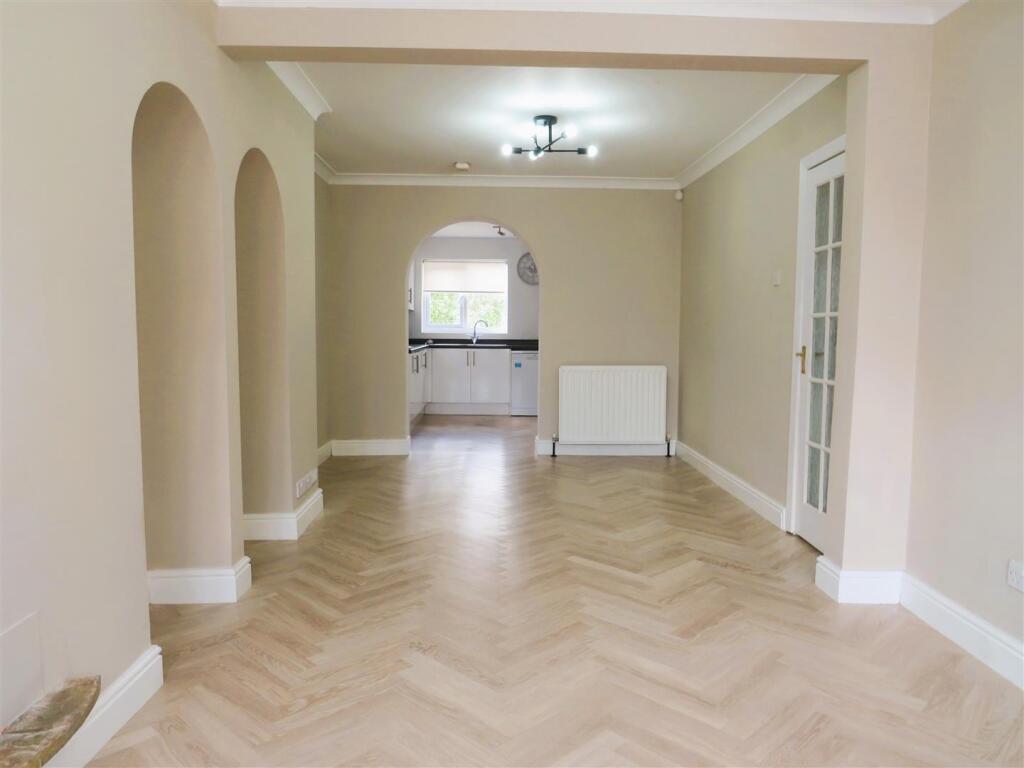 Lounge / Dining