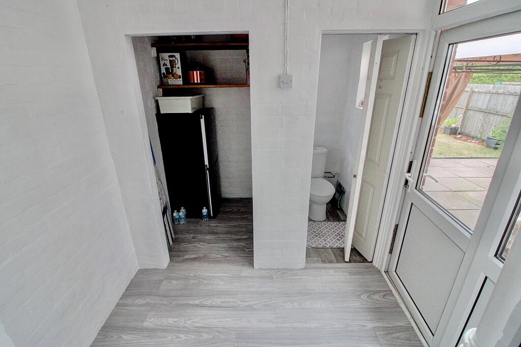 13. Rear Lobby, Utility, w.c.