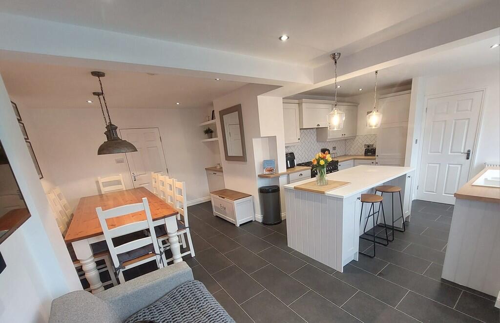 eb9dcd35-4fe4-45c...