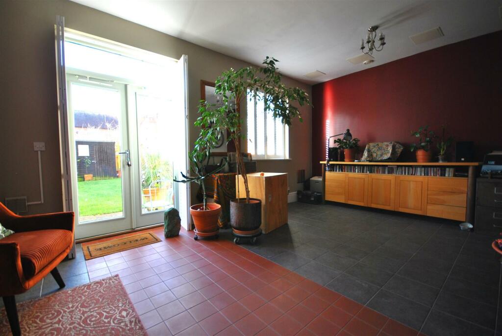 SITTING ROOM