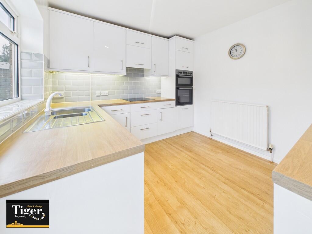 CAM02176G0-PR0774...