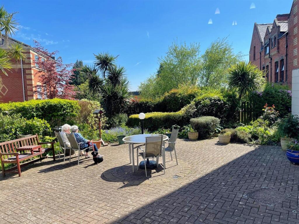 Communal Sun Terrace