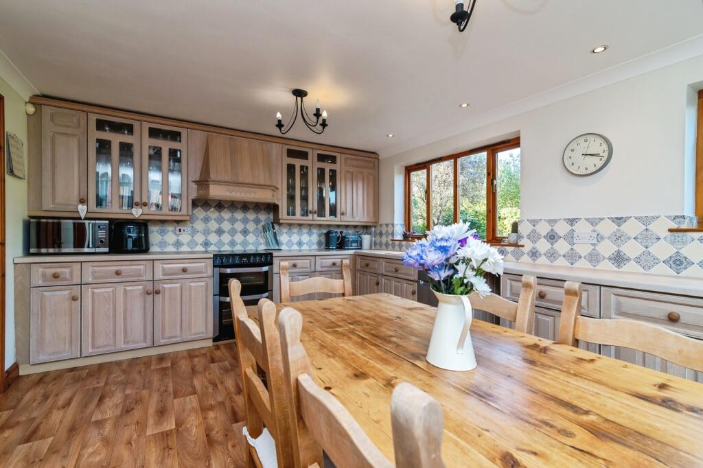 Kitchen/ Dining Area