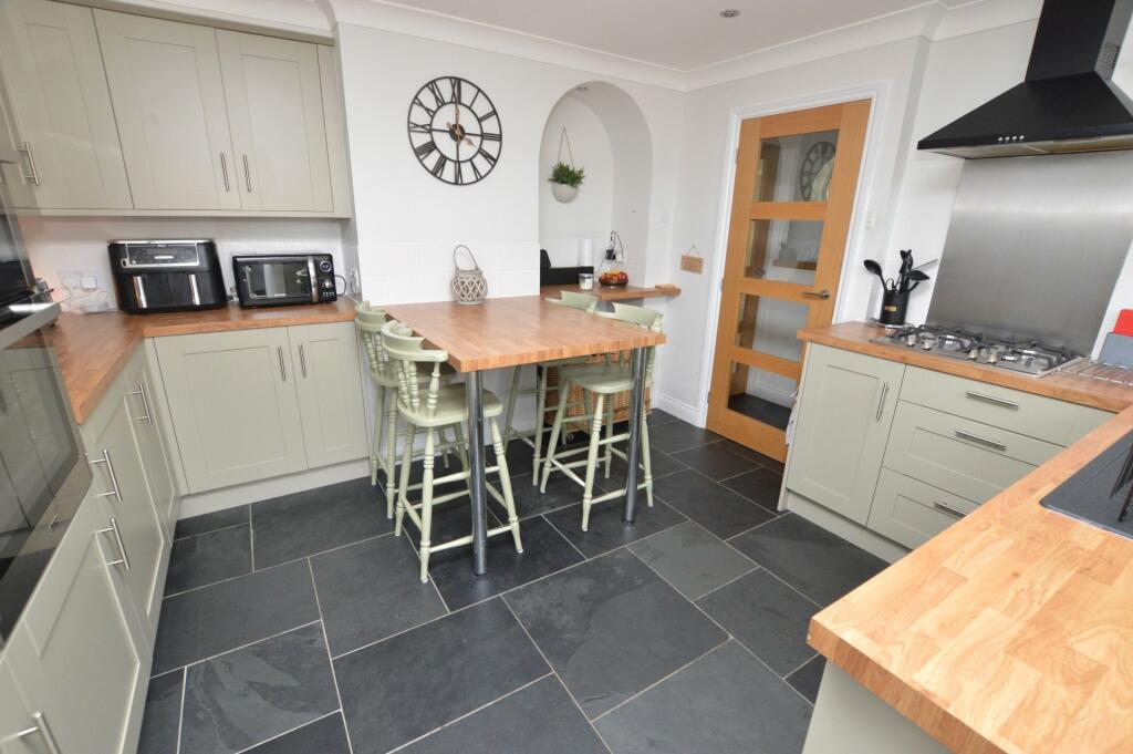 Kitchen/B'Fast Room
