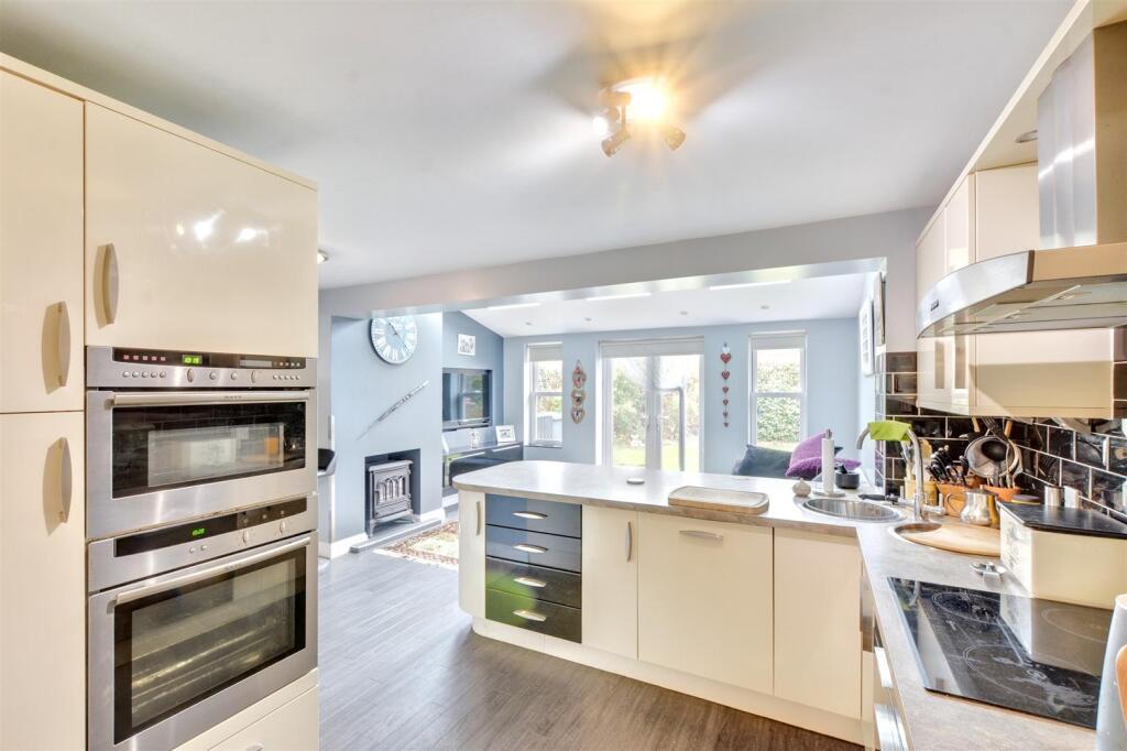 Kitchen_2.jpeg