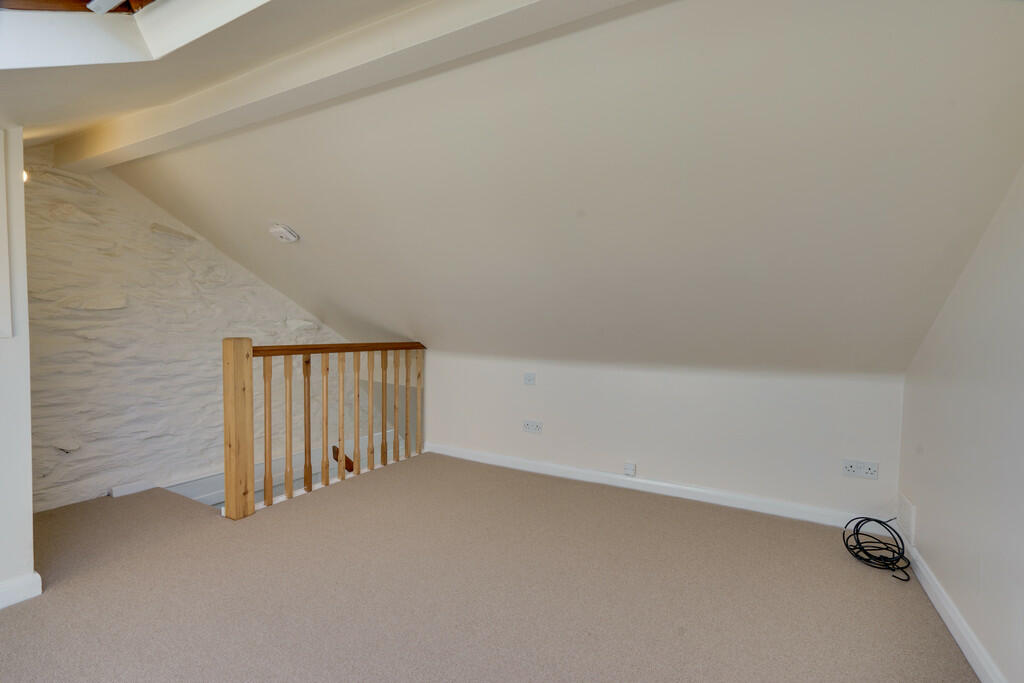 Attic bedroom/stu...
