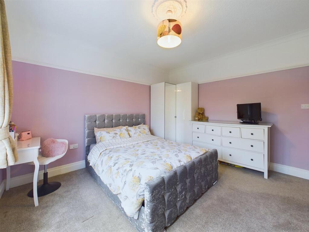 Bedroom: