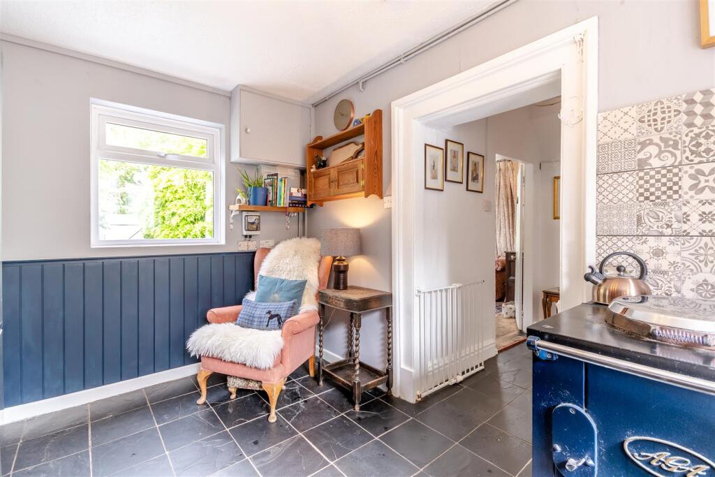 8656910-interior18.jpg