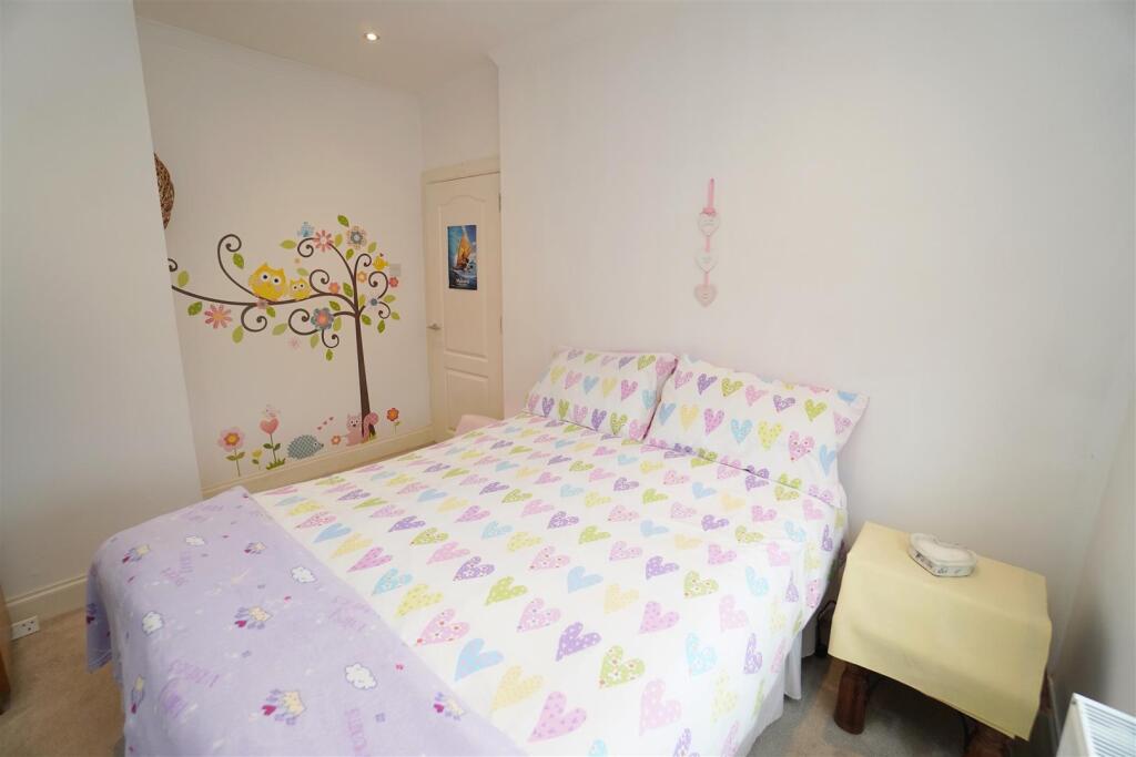 bedroom2.jpg