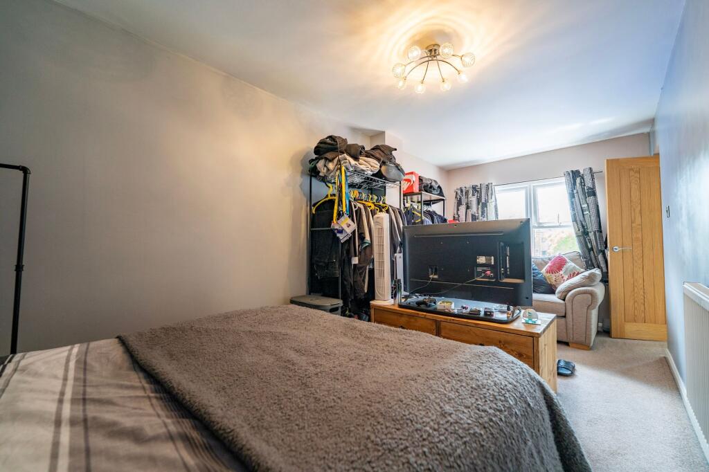 Converted garage/ Bedroom / Annex