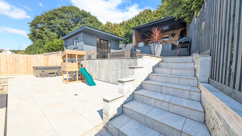 PXL_20250822_130709370.MP~2