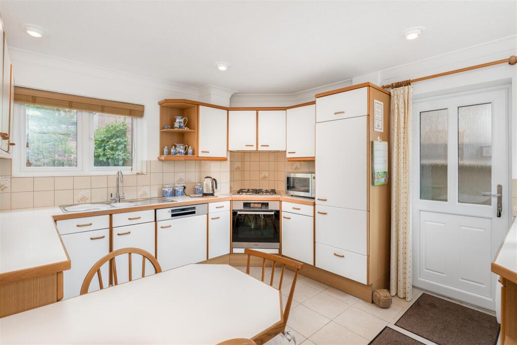 31 Foscote Rise -13.jpg