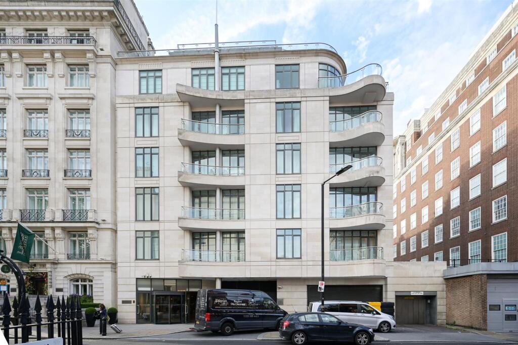 Apartment 14 , Park Lane Place (11).JPG