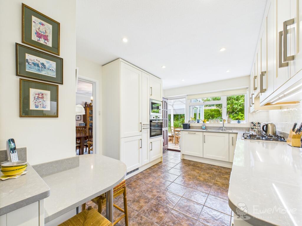 CAM03624G0-PR0148-STILL015