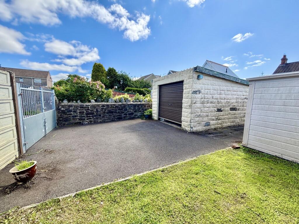 Detached Garage