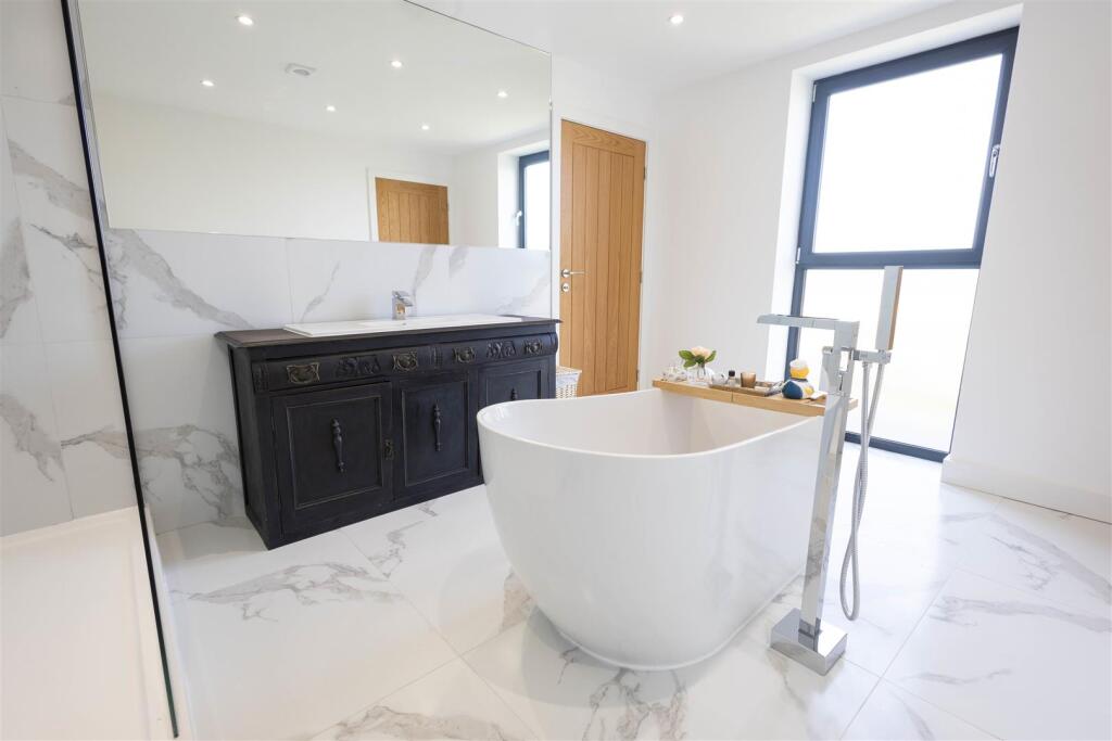 Jack &amp; Jill Bathroom