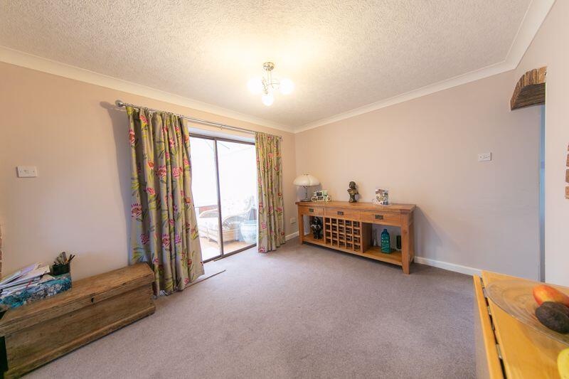 Dining area and sun lounge