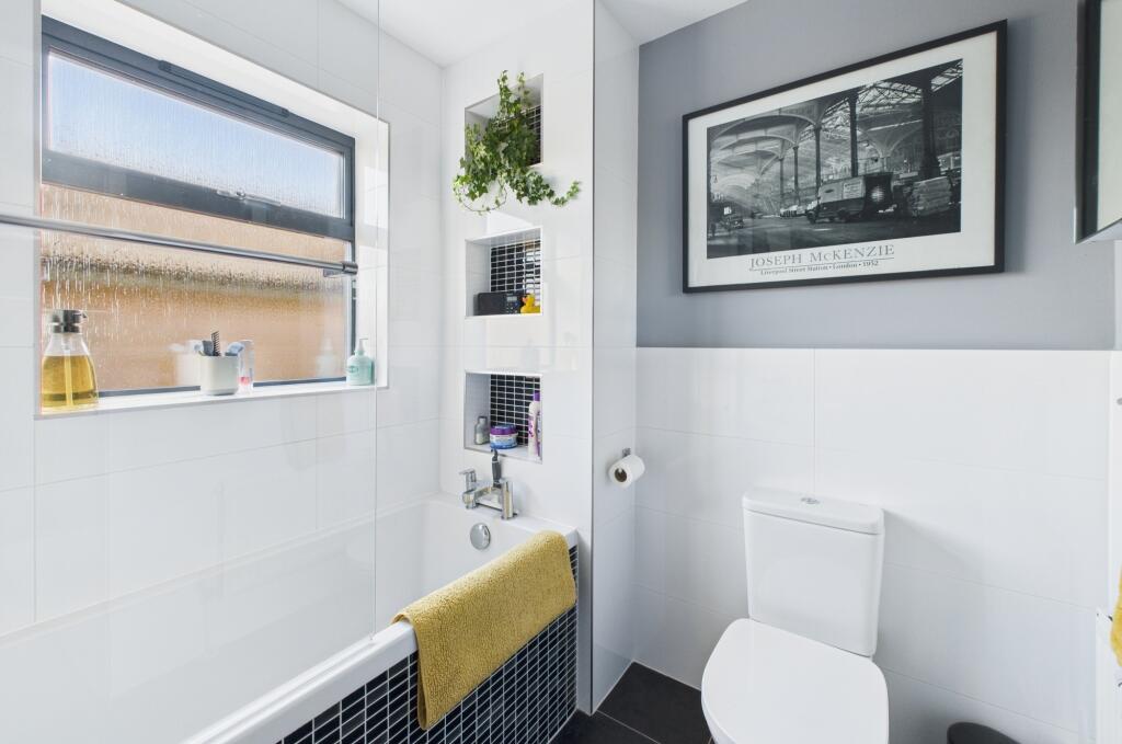 CAM02519G0-PR0230-STILL014