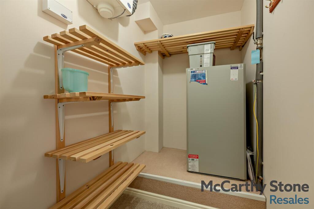 Walk In Airing Cupboard