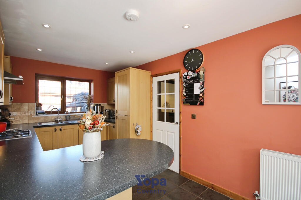 Ad18f003-Kitchen 202.JPG