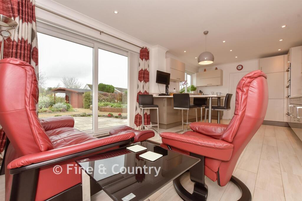 Kitchen/ Breakfast Room