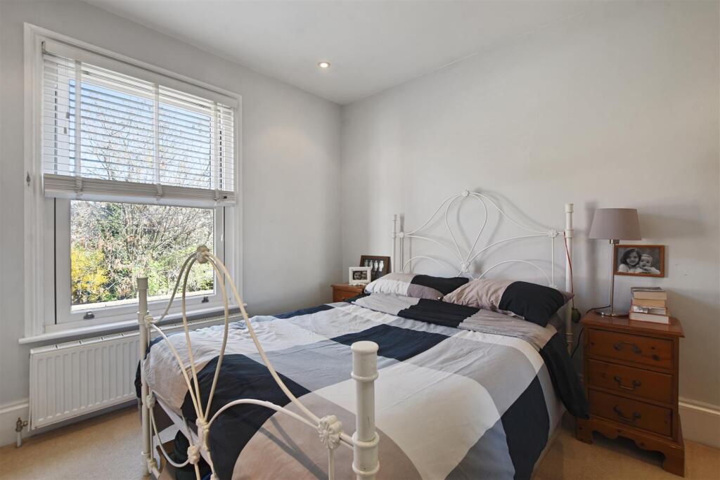 02-89e7GCWT - Flat B 27 Leghorn Road - Bedroom 2 -