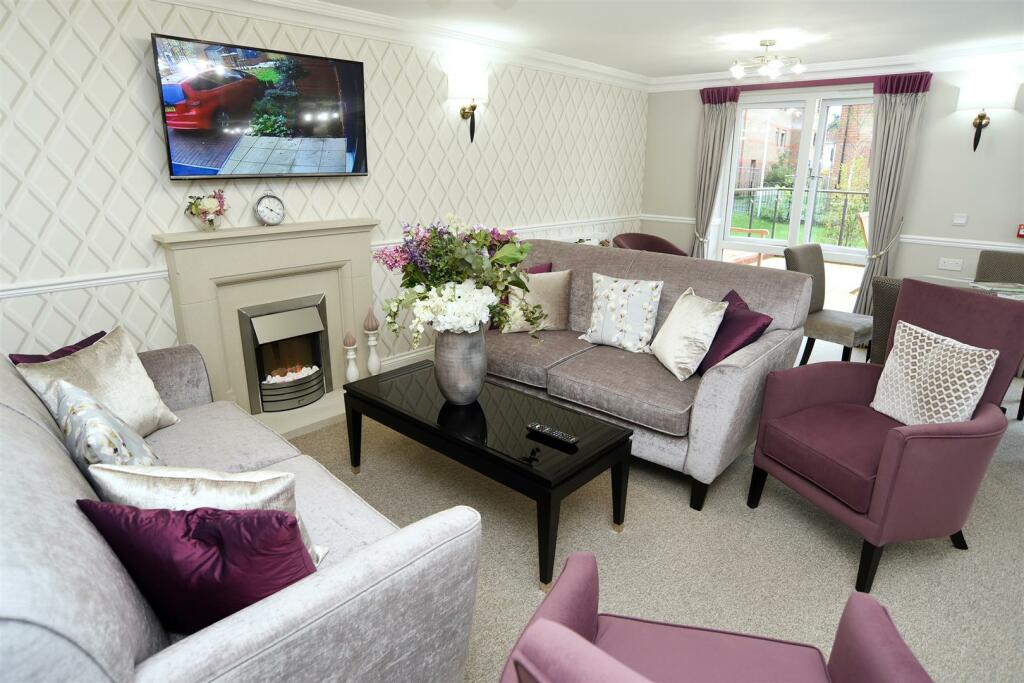 Owners Lounge.jpg