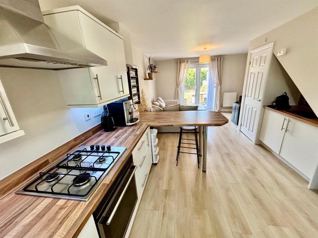 Fitted Breakfast Kitchen: