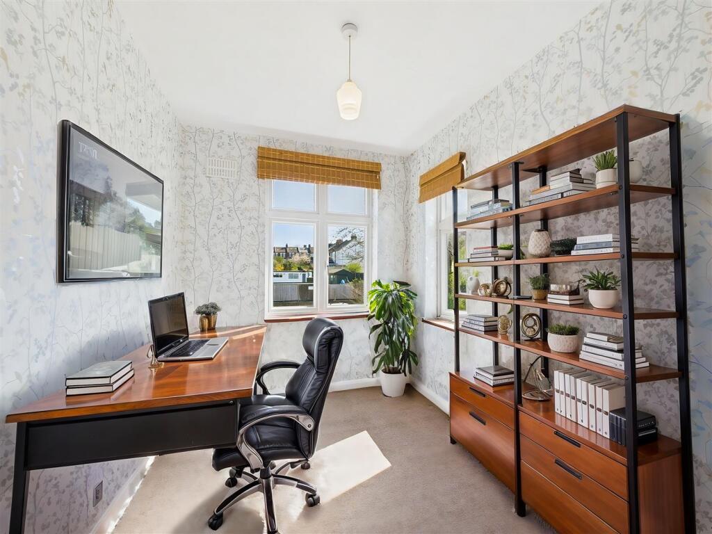 CAM02664G0-PR0099-STILL018 - Home Office - Modern 