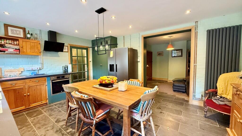 Kitchen/dining ro...