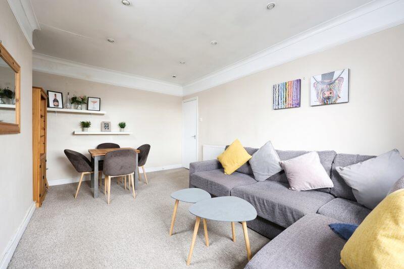 Sitting/dining room
