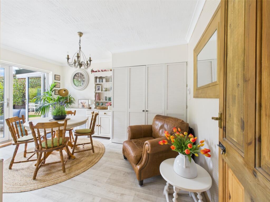 12. CAM04922G0-PR0020-STILL008